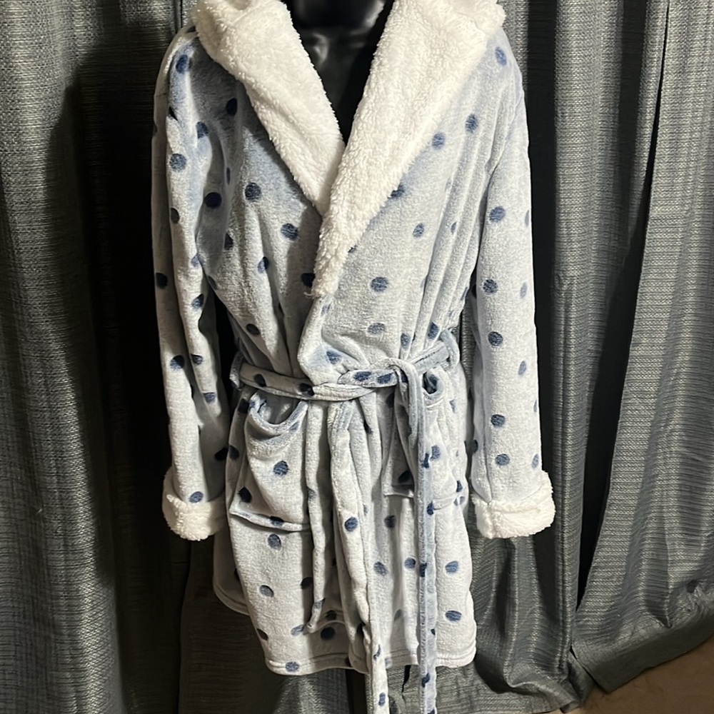 NWOT Women’s Robe - Picture 2 of 6